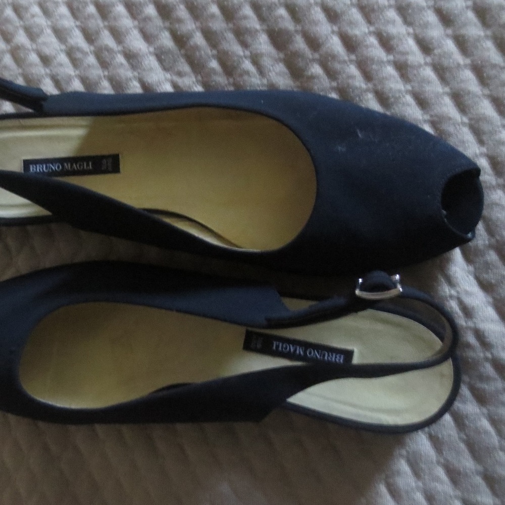 Classic Bruno Magli fabric flat